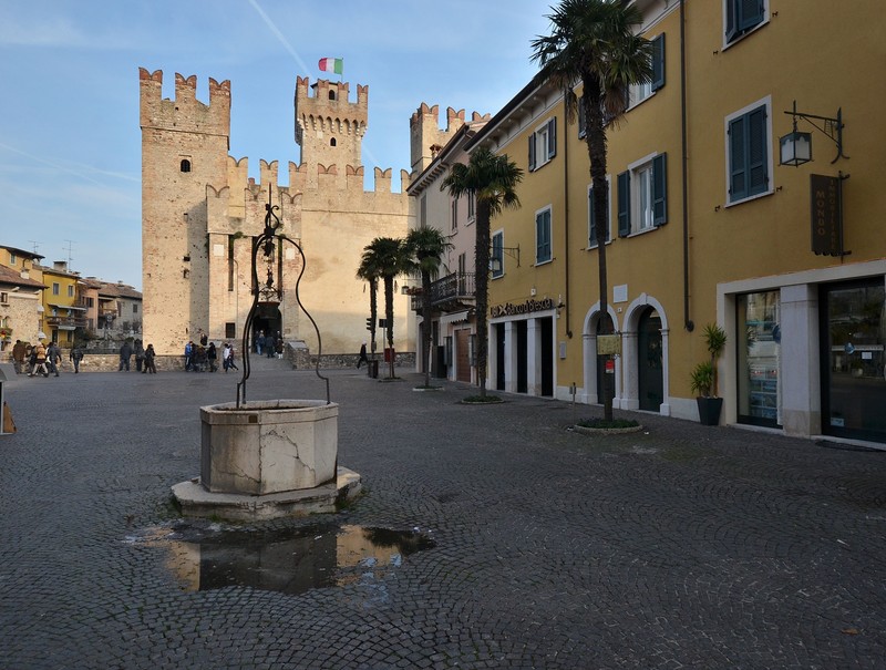 ''Piazza Castello'' - Sirmione
