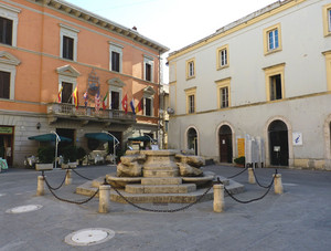 Al centro della piazza