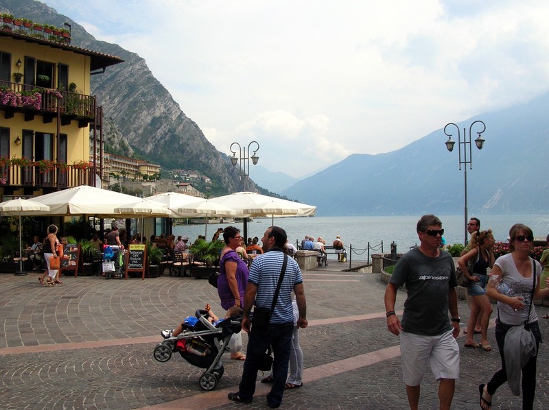 ''Piazza Garibaldi Vista Lago'' - Limone sul Garda