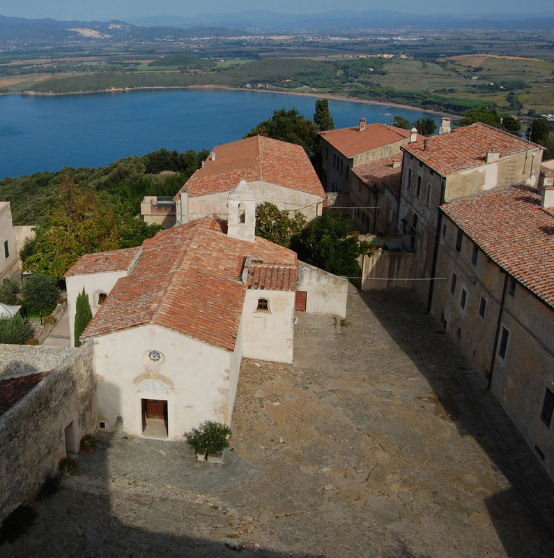 ''La piazzetta dietro il castello – Populonia'' - Piombino