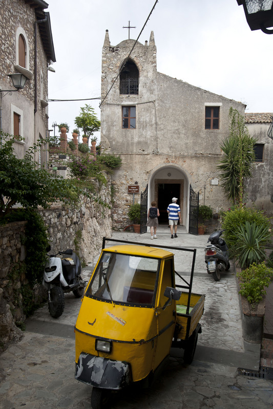 ''ape gialla'' - Castelmola