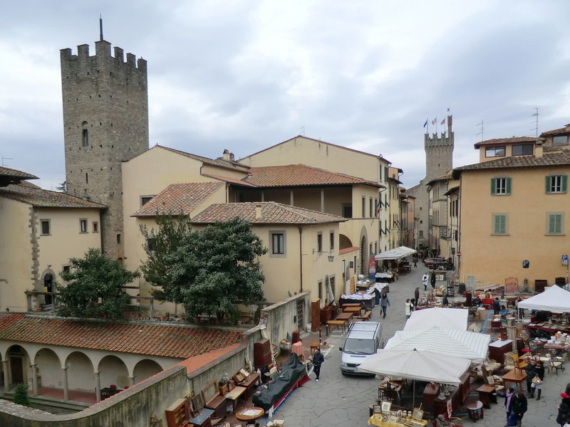 ''Bancarelle a Piazza della madonna del conforto'' - Arezzo