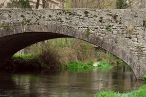 Il ponte in pietra a Serravalle