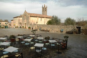 piazza monteriggioni