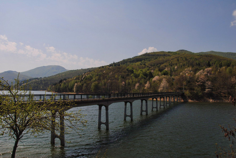 ''il ponte sul lago'' - Osiglia