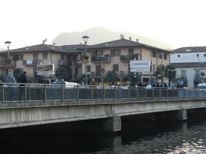 Sarnico – il ponte che divide