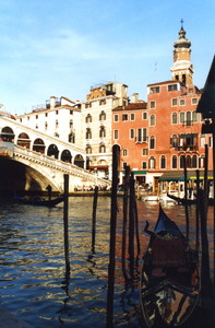 Oltre la curva il ponte di Rialto