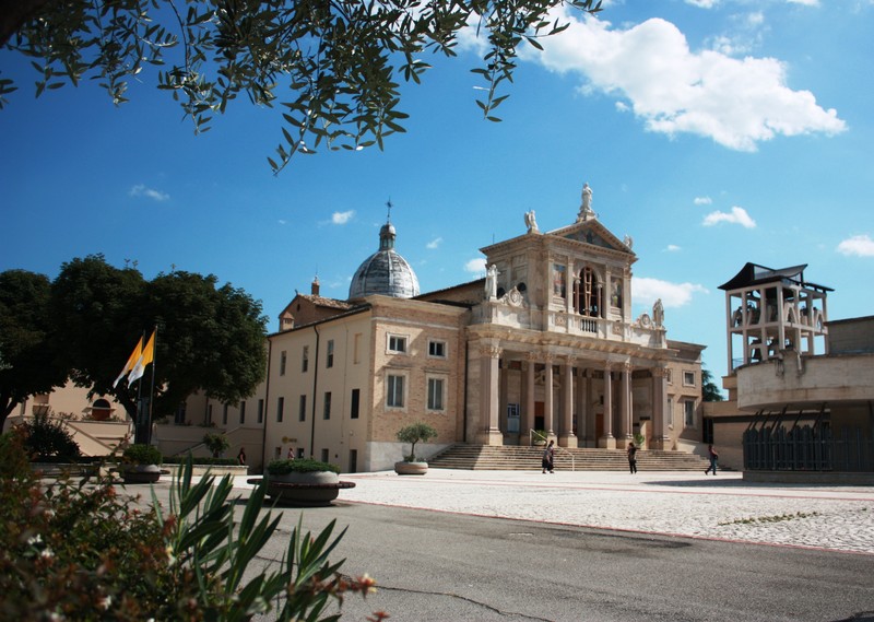 ''piazzale di San Gabriele'' - Isola del Gran Sasso d'Italia