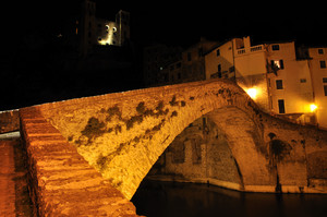 ” Gli occhi del castello a guardia del ponte “