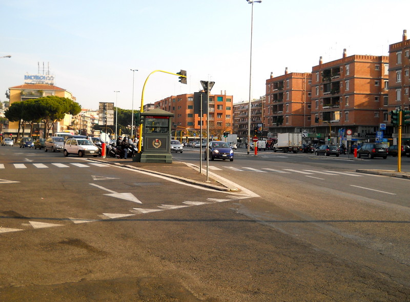 ''Traffico regolare nella Moderna Piazza'' - Roma