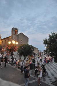 Piazza con vista su Etna a Taormina