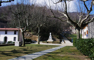 la piazza di S.Anna di Stazzema