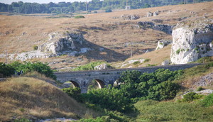 tra le rocce dove sbarcò Enea