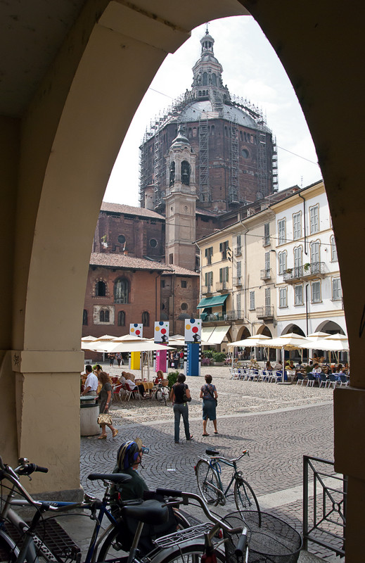 ''finestra sulla piazza'' - Pavia