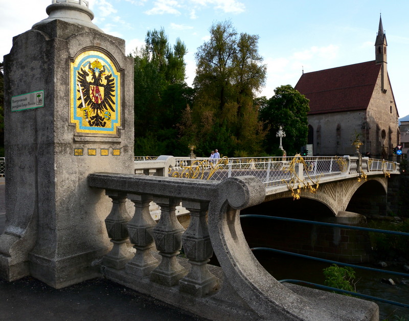 ''Finiture dorate'' - Merano