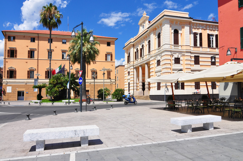 ''Piazza dedicata all’autore del Libro “Cuore”'' - Imperia