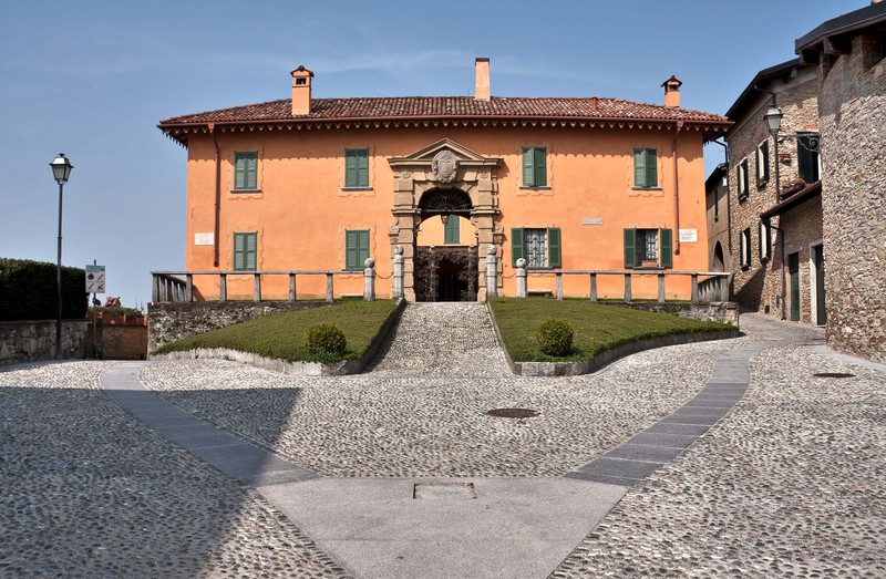 ''piazza di Montevecchia'' - Montevecchia