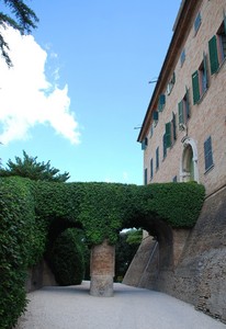 chissà cosa c’è sotto..??