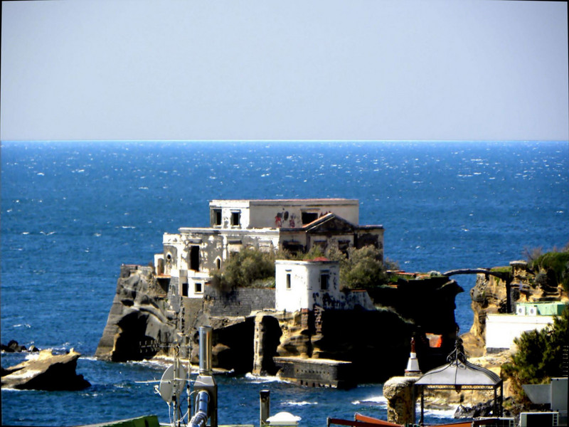 ''Le isole della Gaiola collegate da un sottile ponticello'' - Napoli