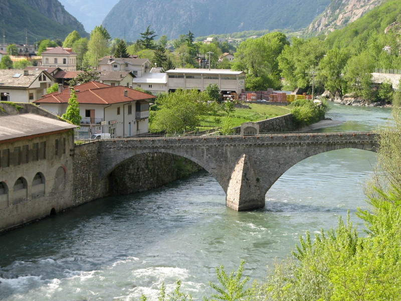 ''Versatilità di un ponte'' - Hône
