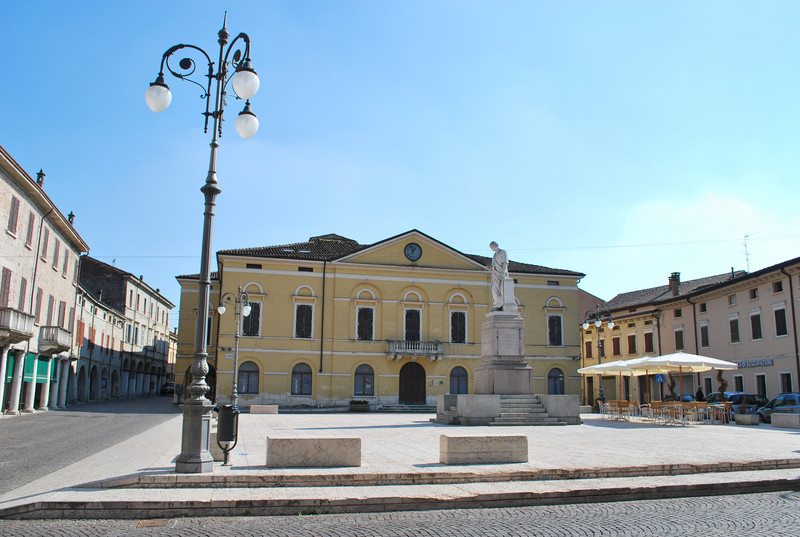 ''ombrelloni in piazza'' - Ostiglia