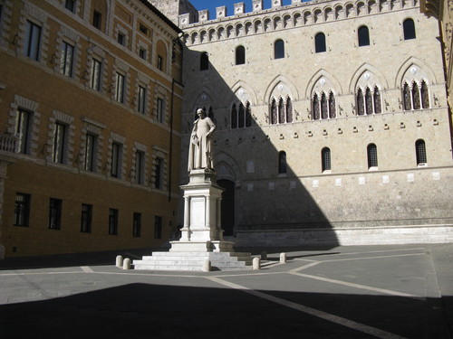 SIENA PIAZZA SALIMBENI SIENA PIAZZA SALIMBENI