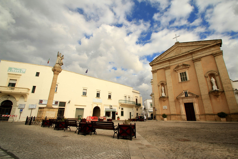 ''La piazza del Santo col mantello'' - Taviano