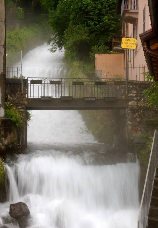 ''il ponte sul fiume piu’ corto d’Italia'' - Varenna