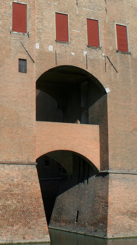 ''Tra le mura del castello'' - Ferrara