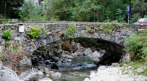 Ponte in pietra e sassi