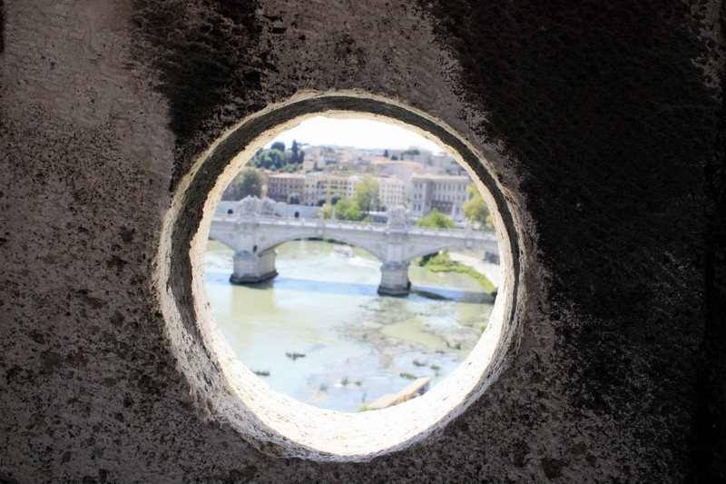 ''attraverso uno spiraglio…'' - Roma