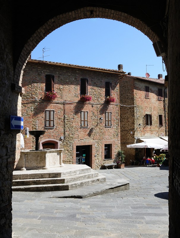 ''entrando in piazza Umberto I'' - Panicale
