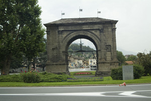 Aosta: piazza Arco d’Augusto