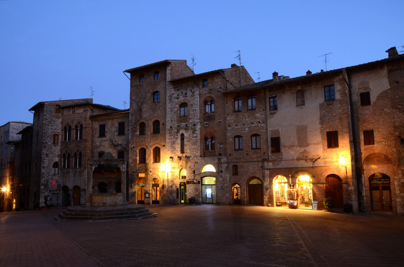 ''Fantasmi moderni o forse antichi…'' - San Gimignano