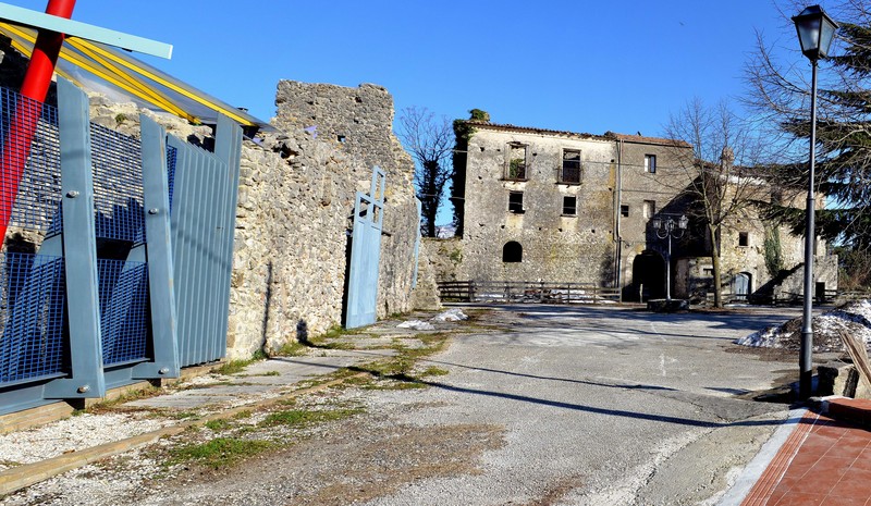 ''Piazza Palazzo ducale – Roccaravindola (Fraz. di Montaquila)'' - Montaquila