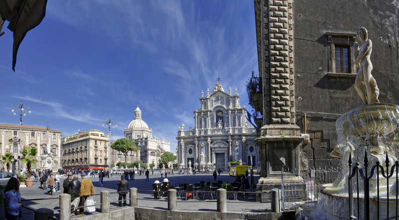 ''La domenica in piazza duomo'' - Catania