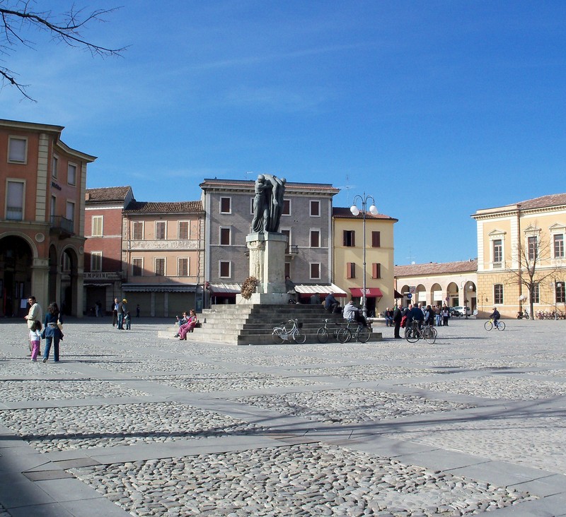 ''Due passi in piazza'' - Santarcangelo di Romagna