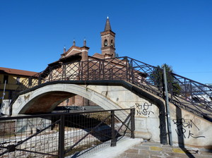 Il ponte che porta alla chiesa di San Cristoforo