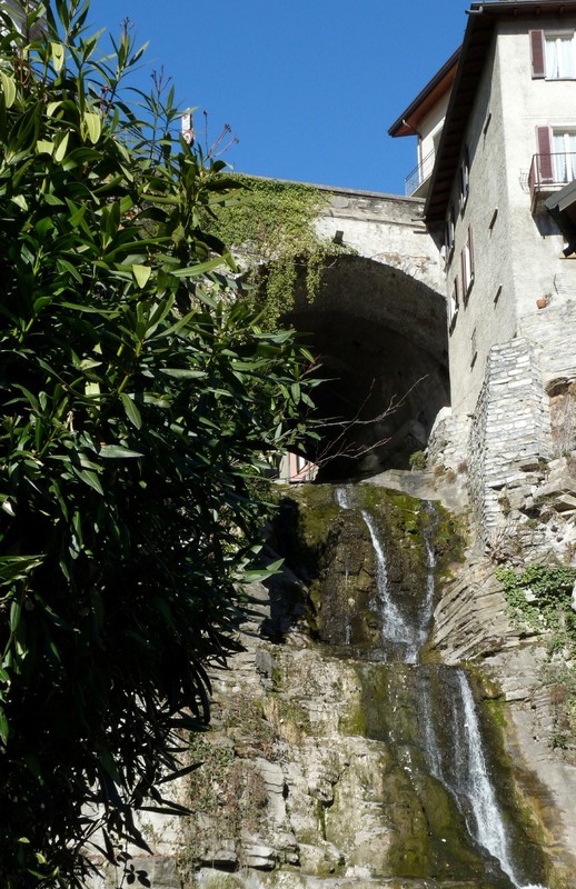 ''Sopra,… la Piazza!'' - Moltrasio