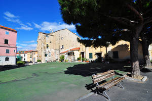 Piazza Chiesa Vecchia nel Parasio