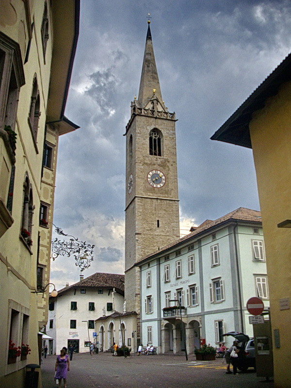 ''la romantica piazzetta di caldaro'' - Caldaro sulla Strada del Vino