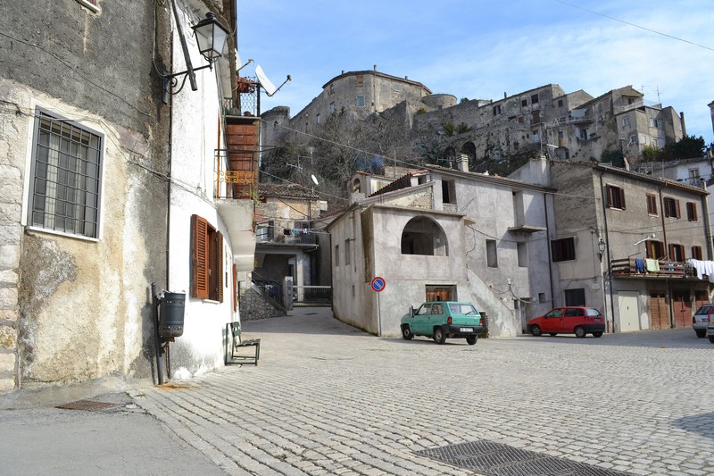 ''Piazza San Giovanni : una sedia per te !'' - Prata Sannita
