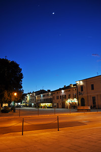 la luna tra venere e giove, sul cielo di piazza duomo