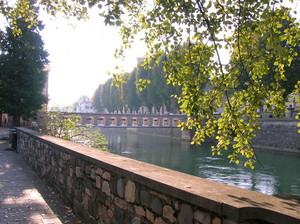 e il fiume scorre lento..