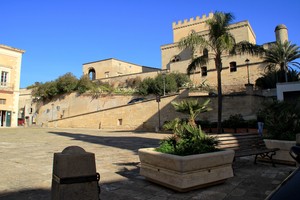 Piazza Umberto I-il castello