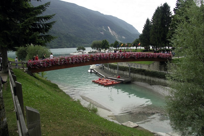 ''Nascosto dai gerani'' - Molveno