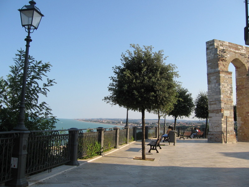 ''Piazza e terrazza sul mare'' - Numana