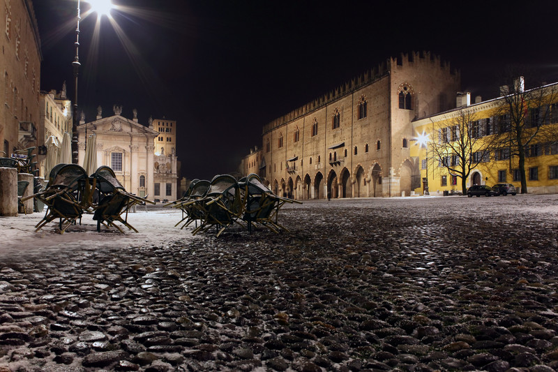''Piazza Sordello atmosfera invernale'' - Mantova