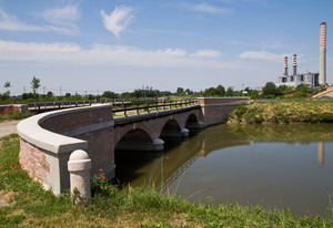 All’ombra della centrale