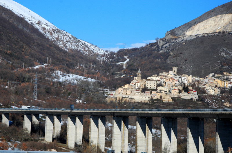 ''cemento tra natura e il borgo'' - Cocullo